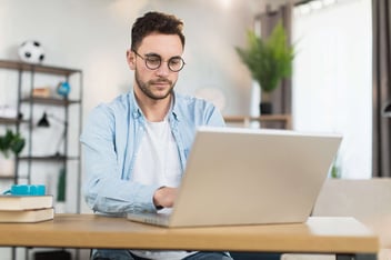 ¿Cómo puedo obtener un informe comercial Dicom?
