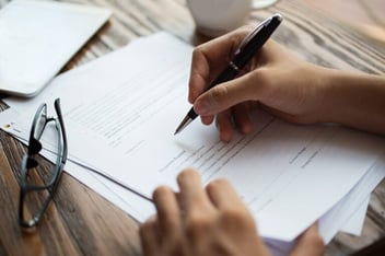 Detectan falsificación de documentos en licitaciones públicas